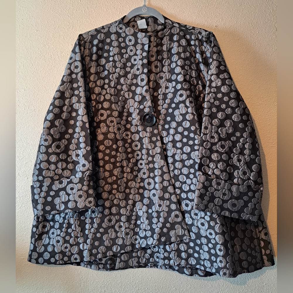 Opera Women's jacket in black with silver circles, size 2XL.
